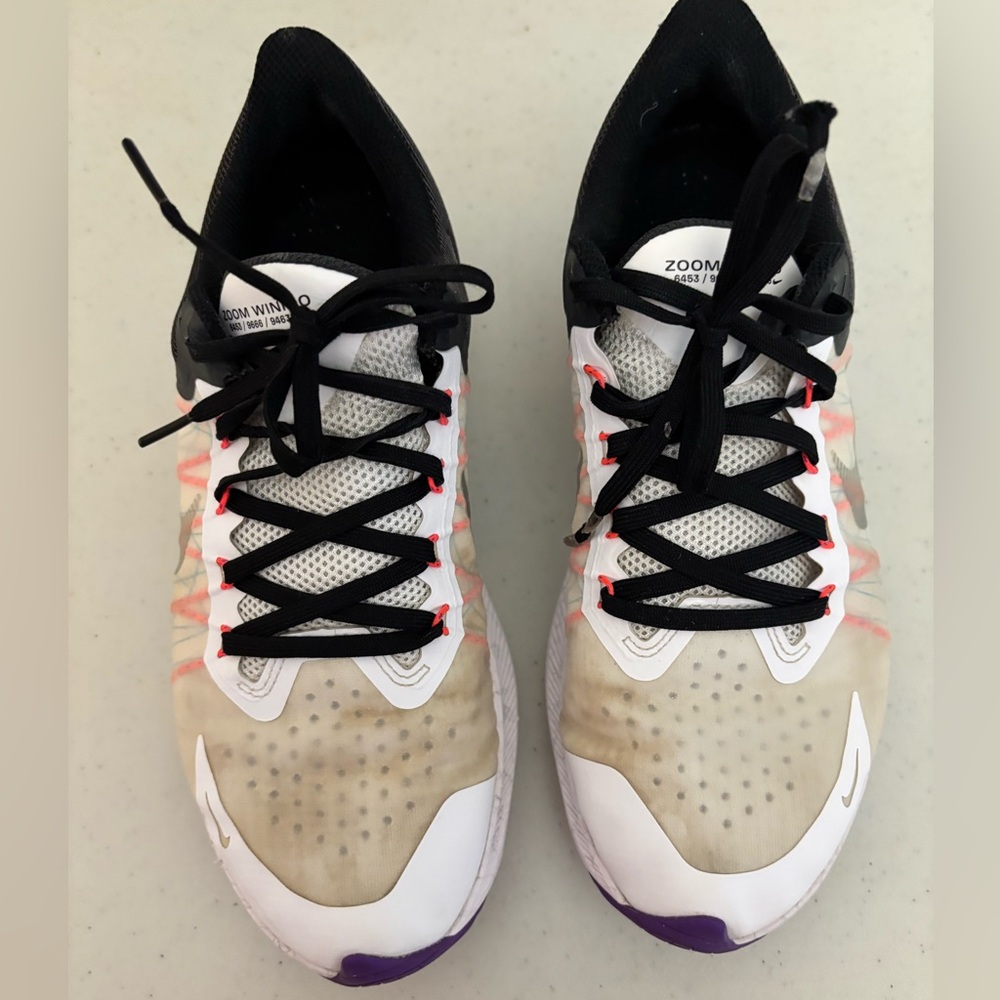 Nike Womens zoom wingflo sneakers size 8.